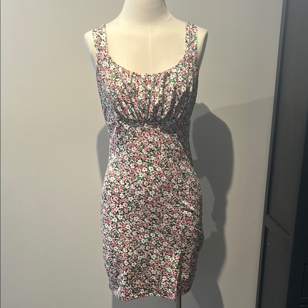 Pink and White Scoop Neck Bodycon Mini Dress